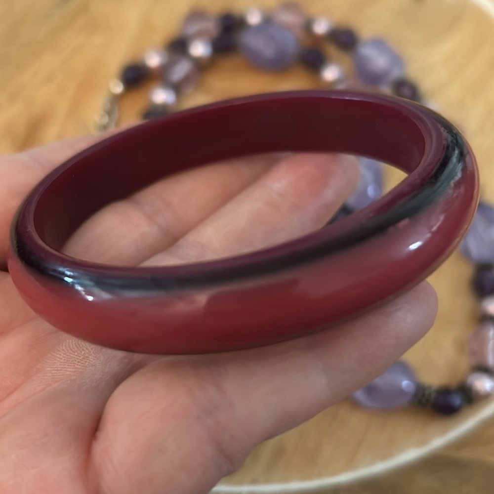 🟢3/$15 acrylic two-tone Bangle Bracelet burgundy pink hues